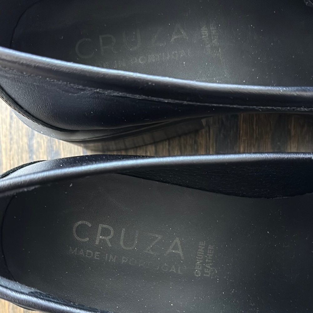NWOB- Black Women's Leather Loafers with Pearl Detail by Cruza ( size 39) - Picture 8 of 8